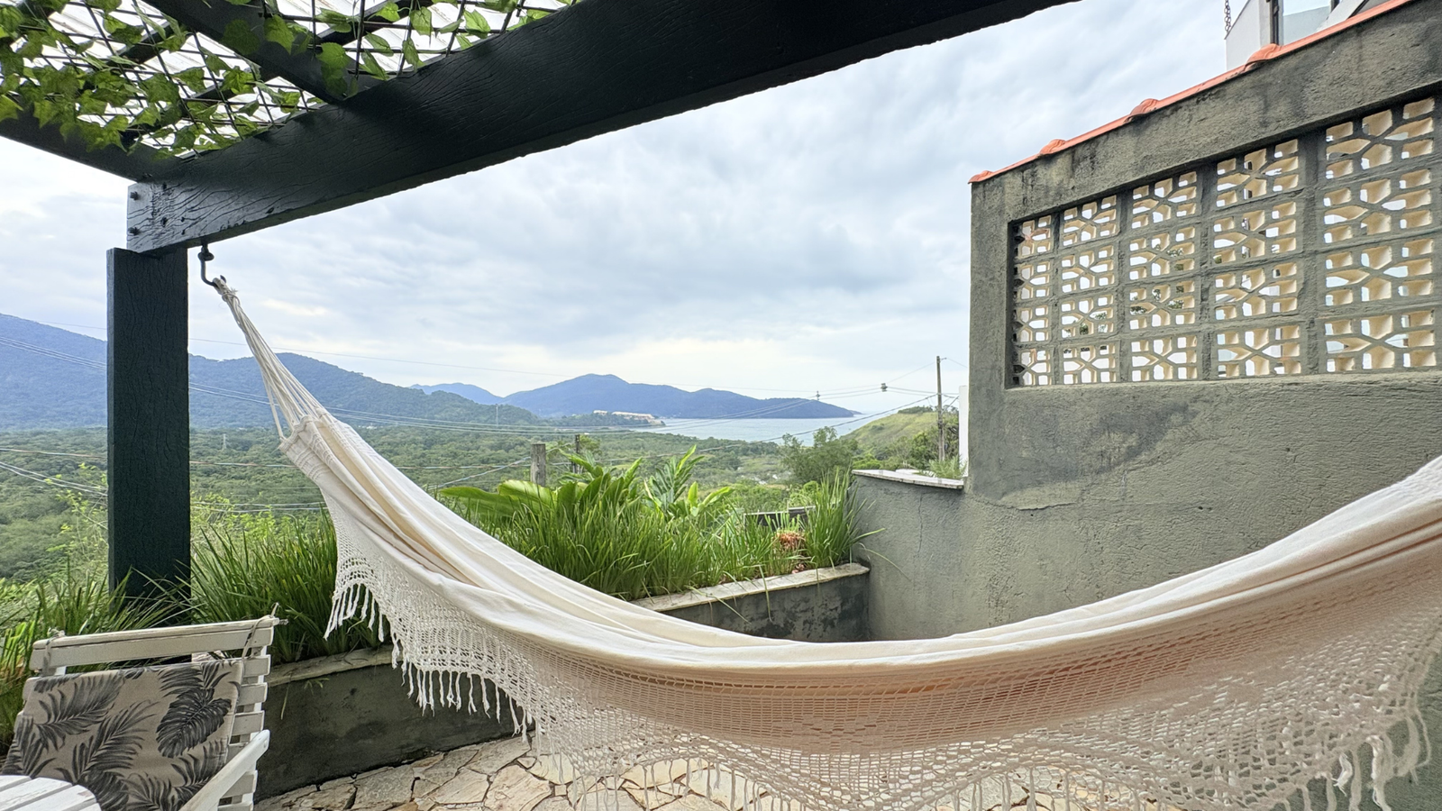 Varanda gourmet com vista para o mar